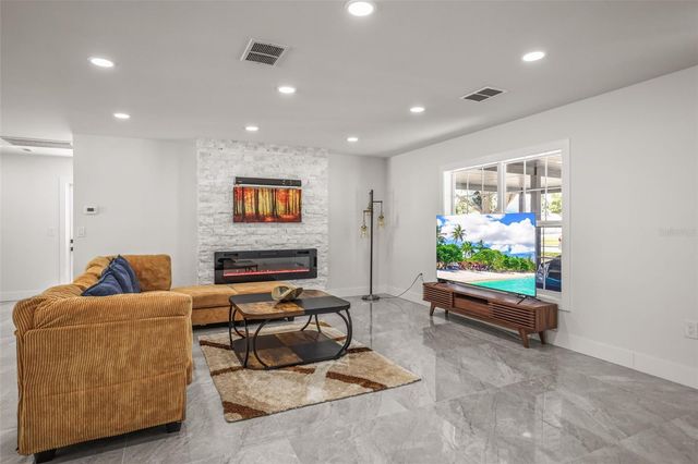 4327 HUNTINGTON STREET NE, St Petersburg, FL 33703