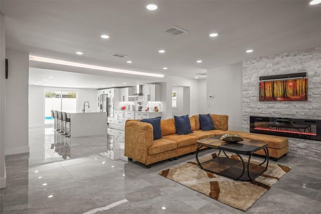 4327 HUNTINGTON STREET NE, St Petersburg, FL 33703