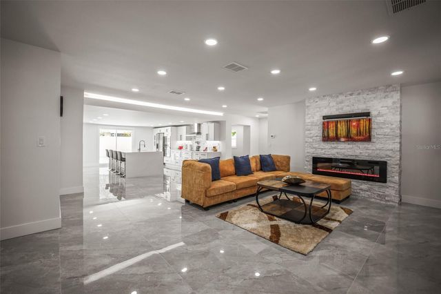 4327 HUNTINGTON STREET NE, St Petersburg, FL 33703