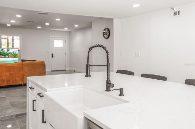 4327 HUNTINGTON STREET NE, St Petersburg, FL 33703