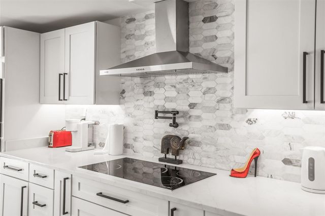 4327 HUNTINGTON STREET NE, St Petersburg, FL 33703