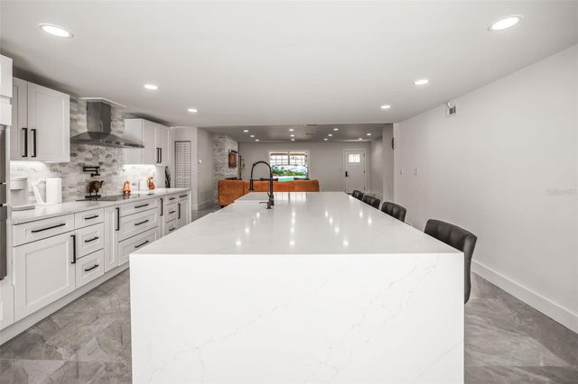 4327 HUNTINGTON STREET NE, St Petersburg, FL 33703