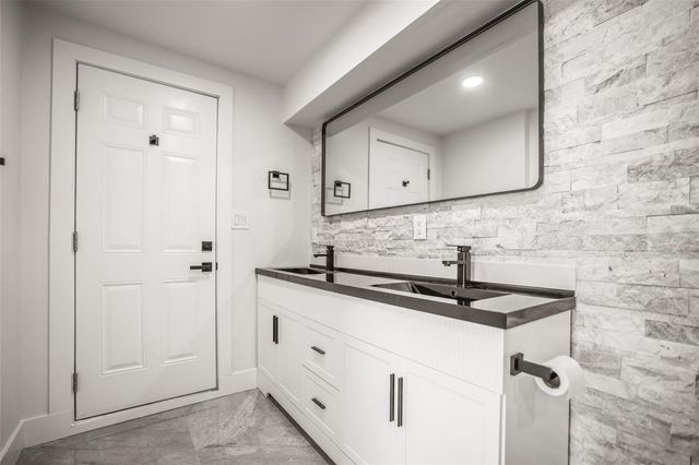 4327 HUNTINGTON STREET NE, St Petersburg, FL 33703