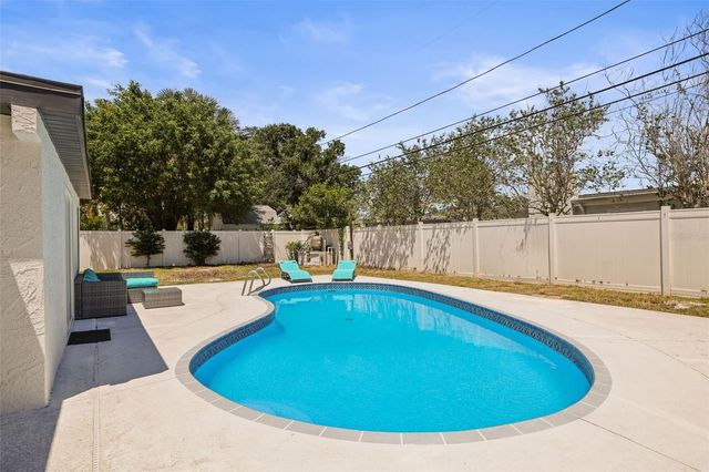 4327 HUNTINGTON STREET NE, St Petersburg, FL 33703