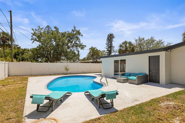 4327 HUNTINGTON STREET NE, St Petersburg, FL 33703