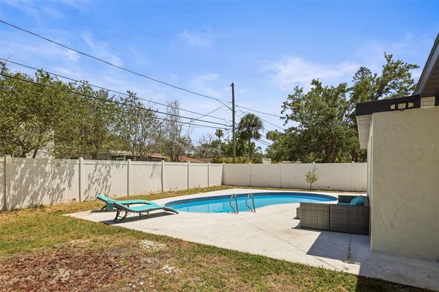 4327 HUNTINGTON STREET NE, St Petersburg, FL 33703