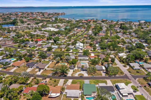 4327 HUNTINGTON STREET NE, St Petersburg, FL 33703