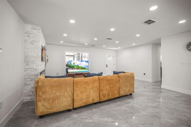 4327 HUNTINGTON STREET NE, St Petersburg, FL 33703