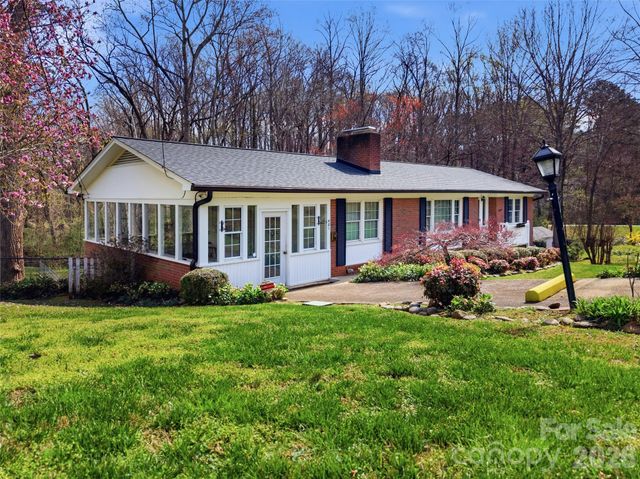 401 E End Avenue, Statesville, NC 28677