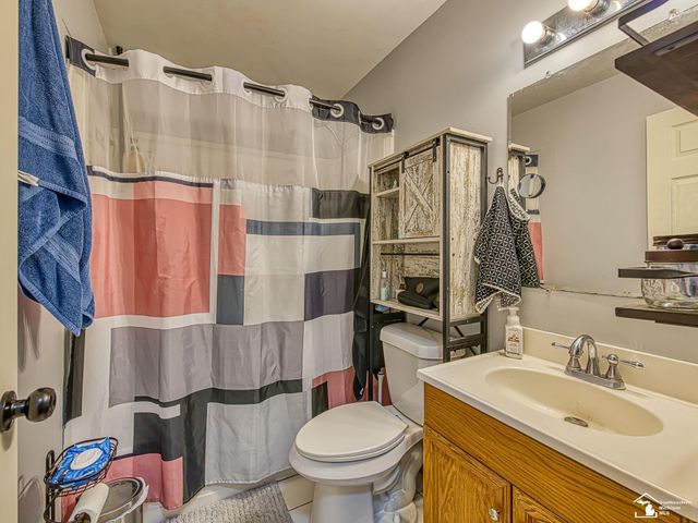 4843 Valley Road, Trenton, MI 48183