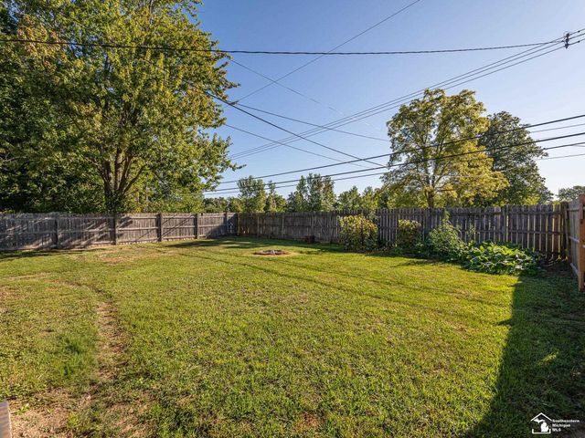 4843 Valley Road, Trenton, MI 48183