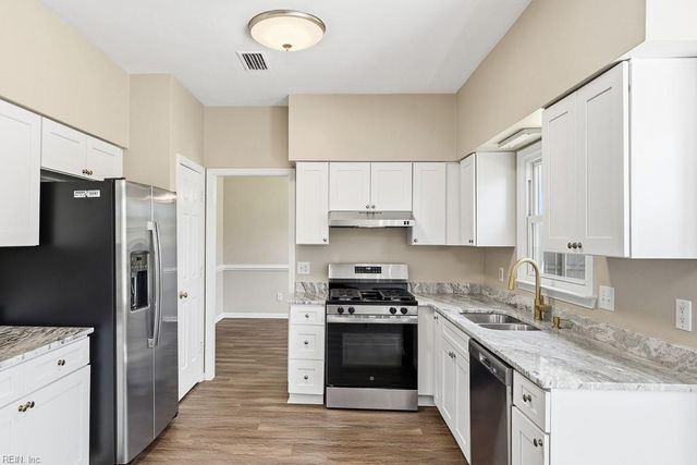 413 Creekwood DR, Chesapeake, VA 23323
