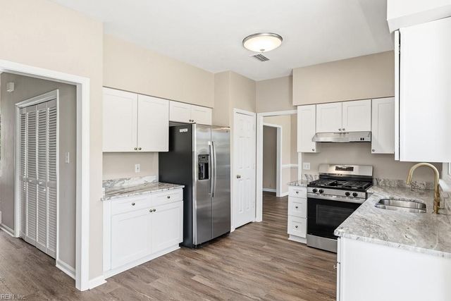 413 Creekwood DR, Chesapeake, VA 23323