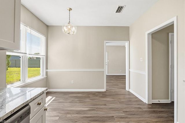 413 Creekwood DR, Chesapeake, VA 23323