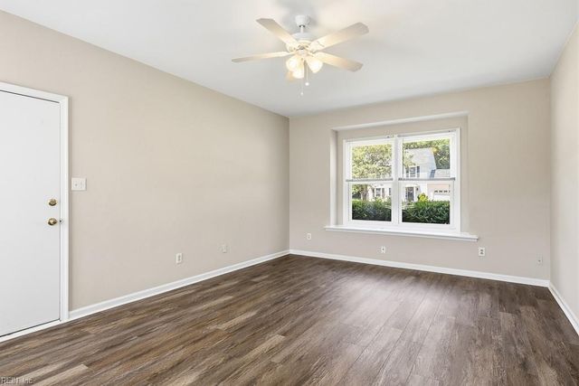 413 Creekwood DR, Chesapeake, VA 23323
