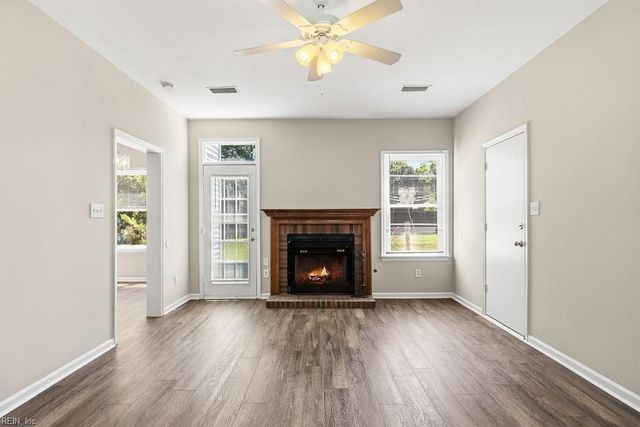 413 Creekwood DR, Chesapeake, VA 23323