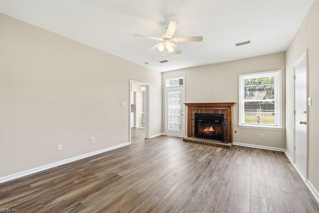 413 Creekwood DR, Chesapeake, VA 23323