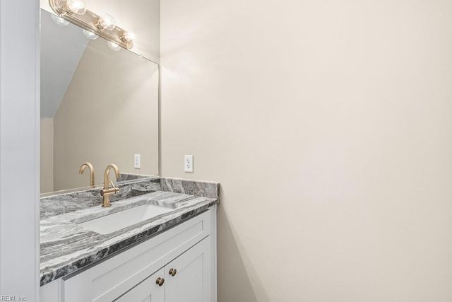 413 Creekwood DR, Chesapeake, VA 23323