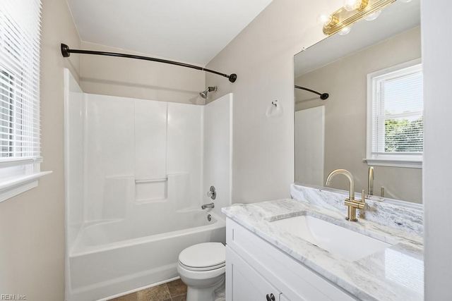 413 Creekwood DR, Chesapeake, VA 23323