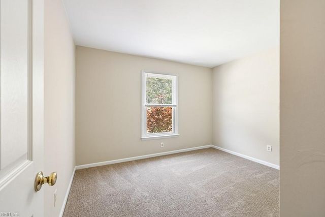 413 Creekwood DR, Chesapeake, VA 23323