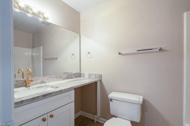 413 Creekwood DR, Chesapeake, VA 23323