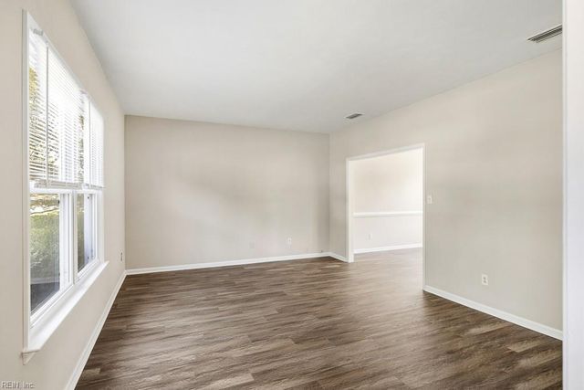 413 Creekwood DR, Chesapeake, VA 23323