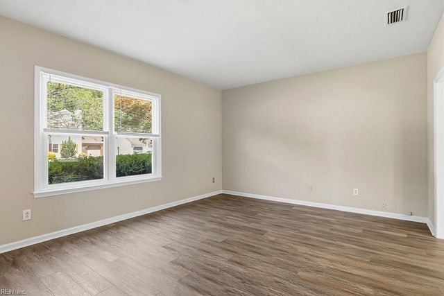 413 Creekwood DR, Chesapeake, VA 23323