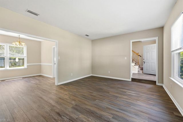 413 Creekwood DR, Chesapeake, VA 23323