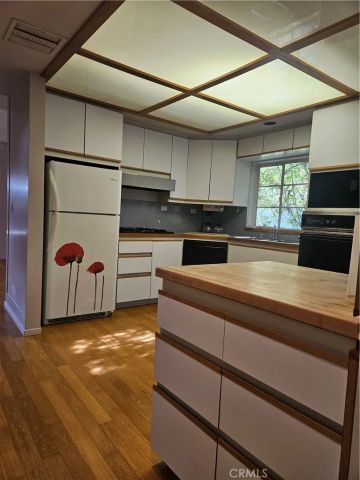 12217 Dorothy Street, Los Angeles, CA 90049