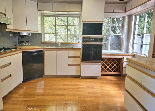 12217 Dorothy Street, Los Angeles, CA 90049
