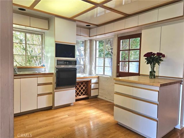12217 Dorothy Street, Los Angeles, CA 90049