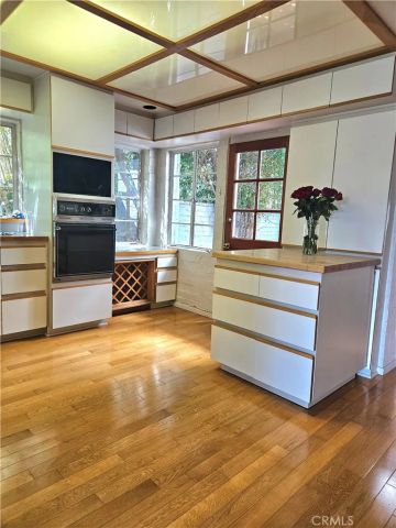 12217 Dorothy Street, Los Angeles, CA 90049