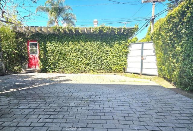 12217 Dorothy Street, Los Angeles, CA 90049