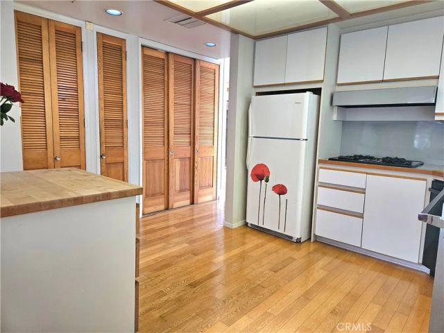 12217 Dorothy Street, Los Angeles, CA 90049