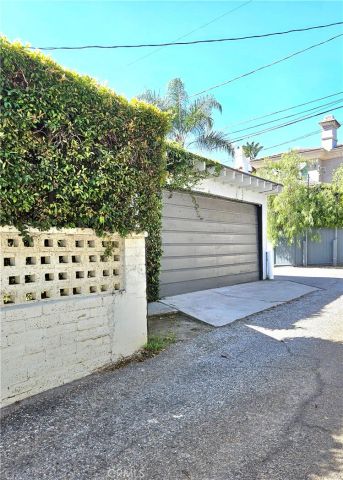 12217 Dorothy Street, Los Angeles, CA 90049