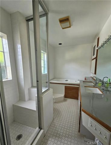 12217 Dorothy Street, Los Angeles, CA 90049