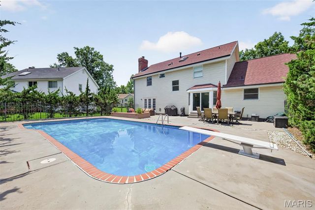 2024 Meadowbrook Way Drive, Chesterfield, MO 63017