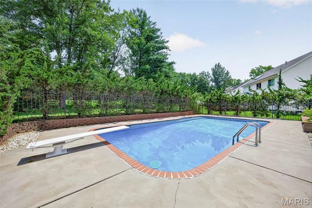 2024 Meadowbrook Way Drive, Chesterfield, MO 63017