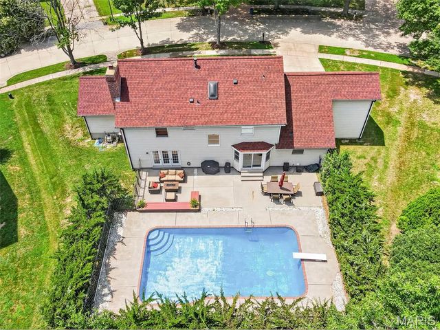 2024 Meadowbrook Way Drive, Chesterfield, MO 63017