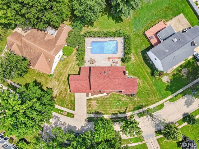 2024 Meadowbrook Way Drive, Chesterfield, MO 63017