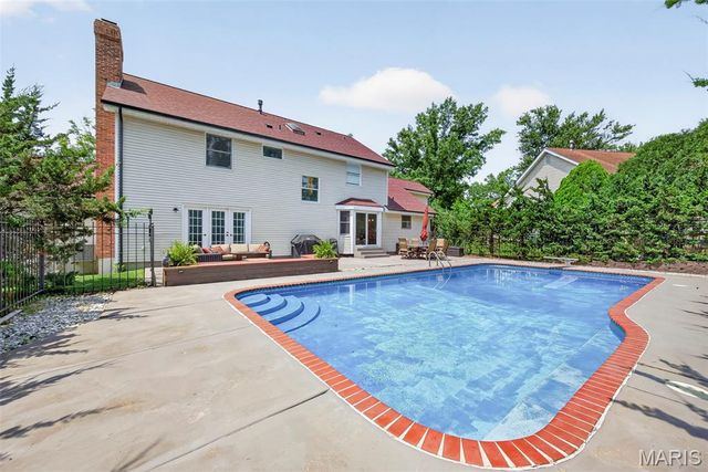 2024 Meadowbrook Way Drive, Chesterfield, MO 63017