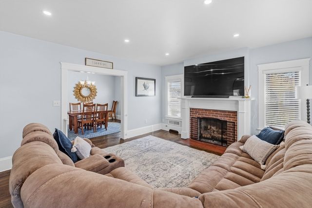 372 Buffinton St, Somerset, MA 02726