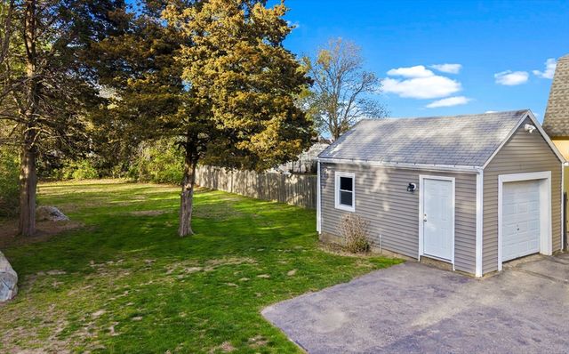 372 Buffinton St, Somerset, MA 02726