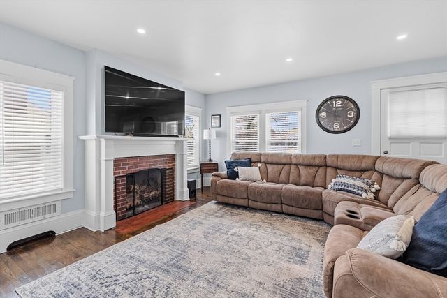 372 Buffinton St, Somerset, MA 02726