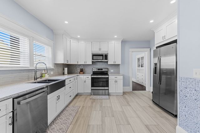 372 Buffinton St, Somerset, MA 02726