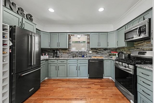 1560 Chanticlair Circle, Wixom, MI 48393