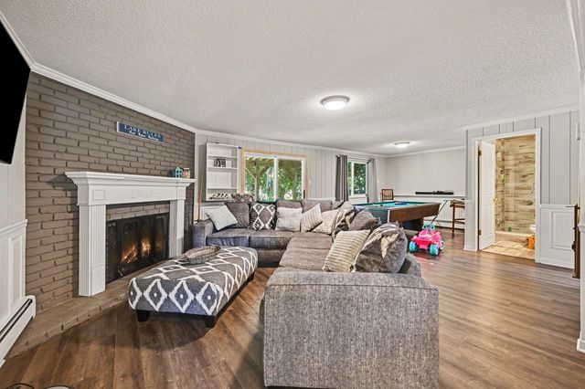 1560 Chanticlair Circle, Wixom, MI 48393