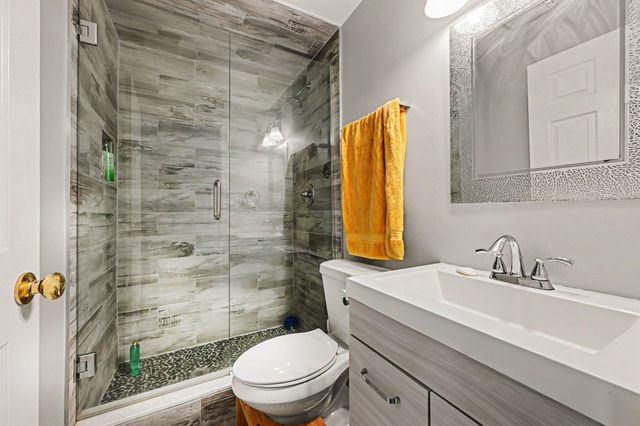 1560 Chanticlair Circle, Wixom, MI 48393