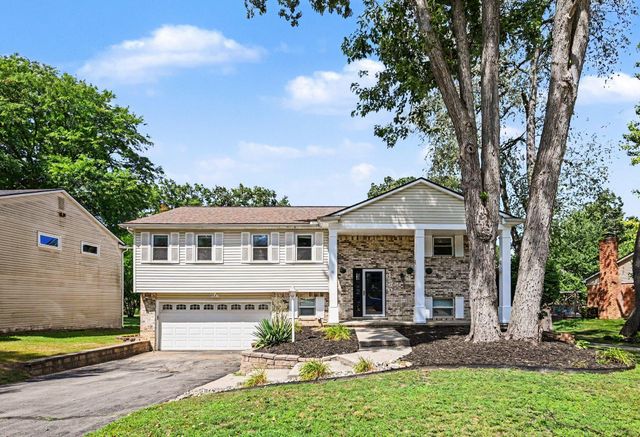 1560 Chanticlair Circle, Wixom, MI 48393