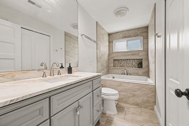 1560 Chanticlair Circle, Wixom, MI 48393